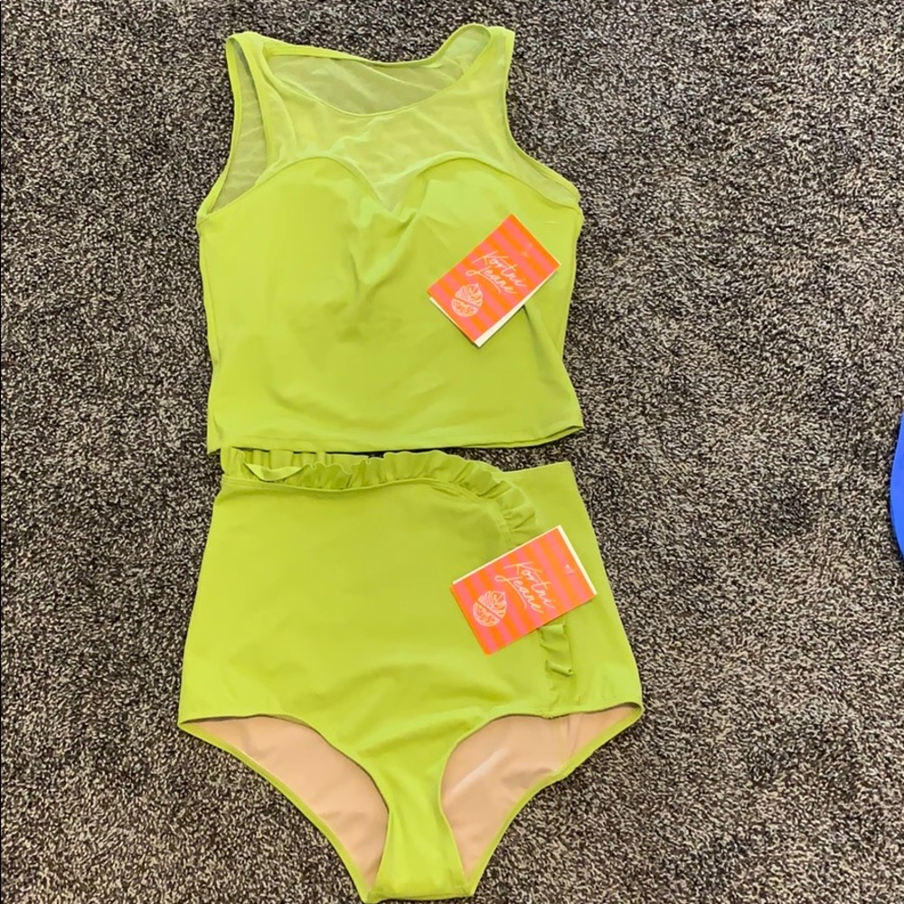 Kortni Jeane swimmer!